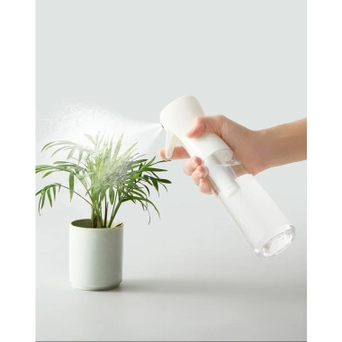 Bình xịt phun sương đa năng 250ml giá chỉ 25.000đ giảm từ 31.000đ, phù hợp xịt nước, cồn, tưới nhỏ
