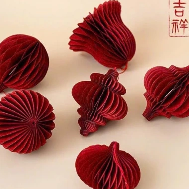 Bộ 10 phụ kiện decor treo Tết giấy tổ ong đỏ – tạo điểm nhấn không gian, chỉ 55.600₫