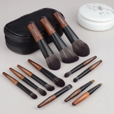 Bộ 12 Cọ Trang Điểm Mini KIYE Chuyên Nghiệp – Tiện Lợi, Kèm Túi Đựng, Giá Chỉ 239.000₫