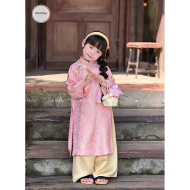 Bộ 3 chi tiết áo dài lụa bé gái - 2 tà, quần lụa, mấn hồng nhạt ánh kim - Đồ chơi & mặc Tết giá ưu đãi 200.000₫ 4 Bộ 3 chi tiết áo dài lụa bé gái - 2 tà, quần lụa, mấn hồng nhạt ánh kim - Đồ chơi & mặc Tết giá ưu đãi 200.000₫ 4