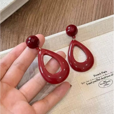 Bộ 3 kẹp tóc hoa đỏ cho cô dâu và tết, mặc áo dài, giá siêu tiết kiệm 24.100 VND 3