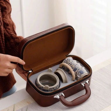 Bộ Ấm Chén Sứ Hoa Văn Cổ Điển kèm Túi Da Sang Trọng - Giá chỉ 55.000 VND 2