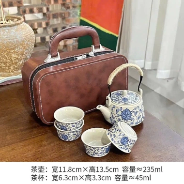 Bộ Ấm Chén Sứ Hoa Văn Cổ Điển kèm Túi Da Sang Trọng - Giá chỉ 55.000 VND 4
