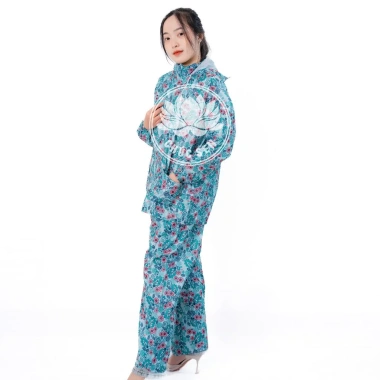 Bộ Áo Mưa Hoa Kẻ Chúc Sen Vải Dù In Họa Tiết Chống Rách Không Thấm Nước Dành cho Trẻ 45-70kg Giá Ưu Đãi 126.000₫ 3