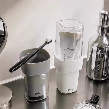 Bộ cốc du lịch đa năng: nước súc miệng, bàn chải, rửa - Giá 33.000 VND 3 Bộ cốc du lịch đa năng: nước súc miệng, bàn chải, rửa - Giá 33.000 VND 3
