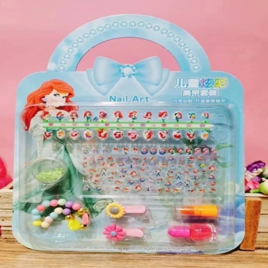 Bộ đồ chơi làm nail Subokid cho bé gái - sticker, dũa, sơn móng, vòng tay, kẹp tóc, giá 38.999₫