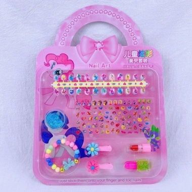 Bộ đồ chơi làm nail Subokid cho bé gái - sticker, dũa, sơn móng, vòng tay, kẹp tóc, giá 38.999₫ 9 Bộ đồ chơi làm nail Subokid cho bé gái - sticker, dũa, sơn móng, vòng tay, kẹp tóc, giá 38.999₫ 9