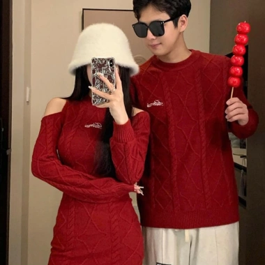 Bộ đồ đôi nam nữ Noel Tết VIVA V164 – Váy nũ đỏ & Áo len nam, Giá ưu đãi 470k 8 Bộ đồ đôi nam nữ Noel Tết VIVA V164 – Váy nũ đỏ & Áo len nam, Giá ưu đãi 470k 8