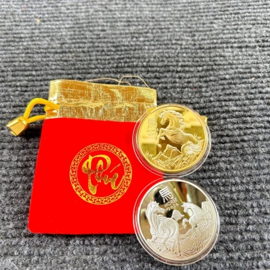 Bộ đôi đồng xu Ngựa Úc lì xì Tết - Túi Lộc nhung đỏ, giảm giá còn 12.826₫