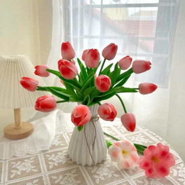 Bó hoa tulip 20 bông và bình nhựa BÓ MẠ - Trang trí nhà, decor chụp ảnh, giá ưu