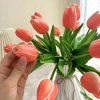 Bó hoa tulip 20 bông và bình nhựa BÓ MẠ - Trang trí nhà, decor chụp ảnh, giá ưu 8