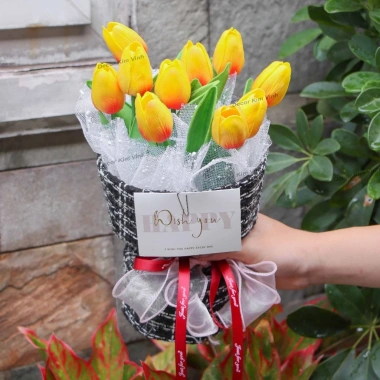 Bó Hoa Tulip Decor Kim Vinh Nhiều Màu Dễ Thương Kèm Thiệp – Sinh Nhật 129.000₫ 10 Bó Hoa Tulip Decor Kim Vinh Nhiều Màu Dễ Thương Kèm Thiệp – Sinh Nhật 129.000₫ 10