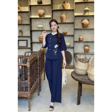 Bộ lam pháp phục đi chùa lụa vân mềm nhẹ, thiết kế trang nghiêm, size 40‑75kg, 219.000₫ 3 Bộ lam pháp phục đi chùa lụa vân mềm nhẹ, thiết kế trang nghiêm, size 40‑75kg, 219.000₫ 3