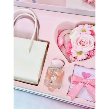 Bộ Quà Tặng Túi Xách Ngọt Ngào HAPAS 2.026 - Quà Valentine 14/2 Giá Ưu Đãi 3 Bộ Quà Tặng Túi Xách Ngọt Ngào HAPAS 2.026 - Quà Valentine 14/2 Giá Ưu Đãi 3