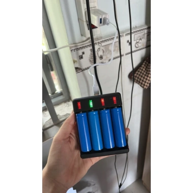 Bộ sạc pin đa năng, sạc mọi loại pin, báo pin đầy - Giá chỉ 99.000 VND 4 Bộ sạc pin đa năng, sạc mọi loại pin, báo pin đầy - Giá chỉ 99.000 VND 4
