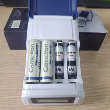 Bộ sạc thông minh Doublepow tự động ngắt khi pin đầy, sạc AA/AAA 1.200mA-3.300mA 140k 4