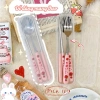 Bộ thìa đũa dĩa Sweetlife inox, hộp đựng văn phòng, họa tiết dâu tây - 36.000₫ 6