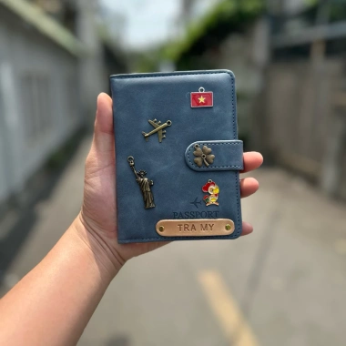 Bọc hộ chiếu xanh xám pastel, quai gài, gắn tên, charm cá tính, ngăn thẻ SIM 139k 9