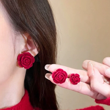 Bông tai hoa trà đỏ nhung sang chảnh - Khuyên tai Hàn Quốc, giảm còn 18.999₫ 2