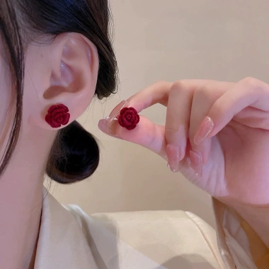Bông tai hoa trà đỏ nhung sang chảnh - Khuyên tai Hàn Quốc, giảm còn 18.999₫ 5