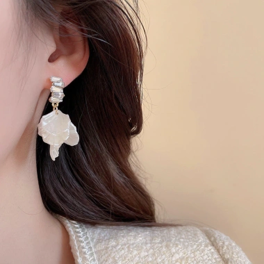 Bông tai ngọc trai cổ điển Pháp đính đá và hoa - Phụ kiện sang trọng nữ, giảm 21% còn 77.290₫ 5