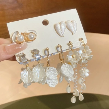 Bông tai ngọc trai cổ điển Pháp đính đá và hoa - Phụ kiện sang trọng nữ, giảm 21% còn 77.290₫ 10