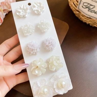 Bông tai ngọc trai hoa kim bạc - Thời trang sang trọng, giá ưu đãi 39.650₫