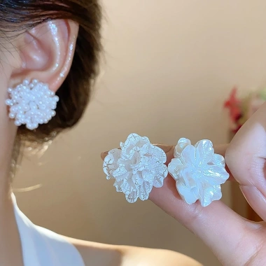 Bông tai ngọc trai hoa kim bạc - Thời trang sang trọng, giá ưu đãi 39.650₫