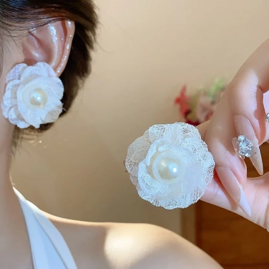 Bông tai ngọc trai hoa kim bạc - Thời trang sang trọng, giá ưu đãi 39.650₫