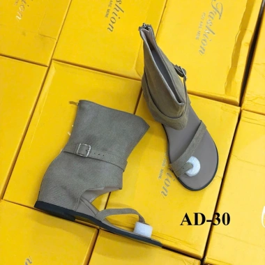 Boot Nữ Cao Cổ Đế 5cm Da Lộn Khóa Bản To Dép Quai Kẹp Cá Tính Hottrend 2.025