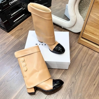 Bốt cúc cổ ngắn nữ da lỳ mềm, gót trụ 7p, cổ váy đính cúc, phối mũi bóng - 499k 9 Bốt cúc cổ ngắn nữ da lỳ mềm, gót trụ 7p, cổ váy đính cúc, phối mũi bóng - 499k 9