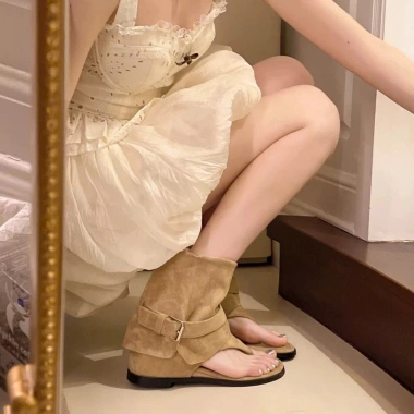 Bốt nữ xỏ ngón mùa hè da lộn QCCC đế bệt siêu nhẹ giảm sâu giá 170k 5 Bốt nữ xỏ ngón mùa hè da lộn QCCC đế bệt siêu nhẹ giảm sâu giá 170k 5