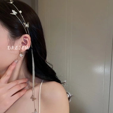 Cài tóc DREJEW bướm đá zircon ngọc trai – Mori Nhật Hàn cho nữ, chỉ 107.471₫ 6 Cài tóc DREJEW bướm đá zircon ngọc trai – Mori Nhật Hàn cho nữ, chỉ 107.471₫ 6