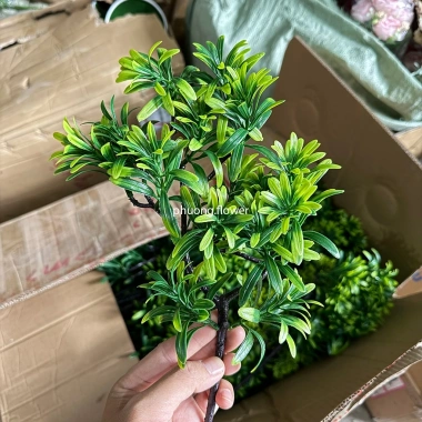 Cành tùng giả lá kim nhựa xanh bonsai tiểu cảnh sân vườn giống 100% giá 13.500 9 Cành tùng giả lá kim nhựa xanh bonsai tiểu cảnh sân vườn giống 100% giá 13.500 9