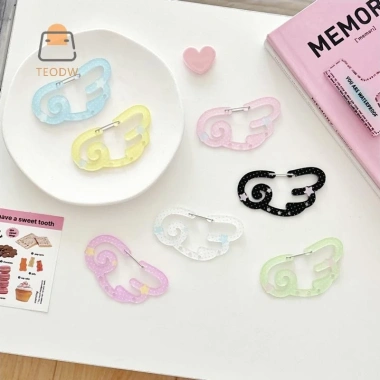 Carabiner Leo Núi Chấm Bi Hình Cánh Màu Kẹo - Khóa Acrylic Đa Năng, Móc Ba Lô 60.390₫