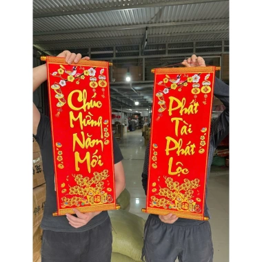 Câu đối đỏ Mai Đào 32x73cm vải nhung - Trang trí Tết Ngày Xuân, ưu đãi 150.000 VND