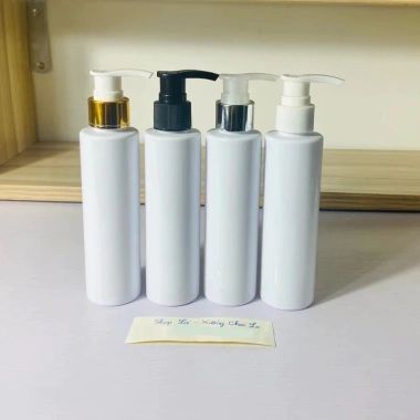 Chai lọ nhựa 150ml Trắng Sữa vai ngang, vòi nhấn, đựng dầu gội sữa tắm - Giá 6.132 VND