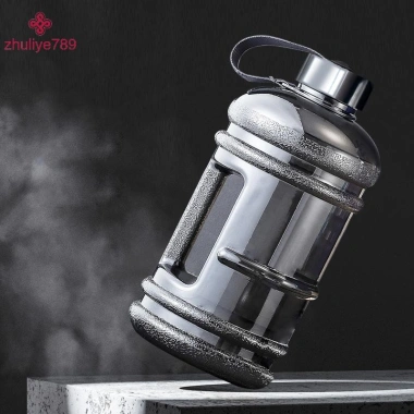 Chai nước PETG 2L cầm tay - Bình lắc thể thao, thích hợp tập gym, ngoài trời, giá 115k 8 Chai nước PETG 2L cầm tay - Bình lắc thể thao, thích hợp tập gym, ngoài trời, giá 115k 8