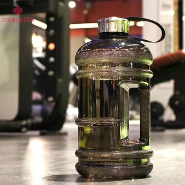 Chai nước PETG 2L cầm tay - Bình lắc thể thao, thích hợp tập gym, ngoài trời, giá 115k 9 Chai nước PETG 2L cầm tay - Bình lắc thể thao, thích hợp tập gym, ngoài trời, giá 115k 9