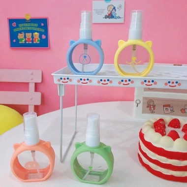 Chai xịt phun sương 50ml silicone dễ thương, tiện dụng, bọc silicone bảo vệ 33.000đ 4 Chai xịt phun sương 50ml silicone dễ thương, tiện dụng, bọc silicone bảo vệ 33.000đ 4