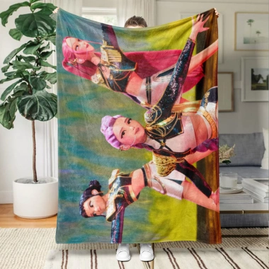 Chăn Flannel KPop Demon Hunters – Mặt cá tính, ấm áp cho Sofa, giường, văn phòng, du lịch – Giá ưu đãi 183.449₫