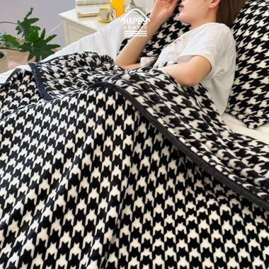Chăn Lông Cừu San Hô Dày Dặn Thoáng Khí cho Sofa và Văn Phòng - HAPPY HOMLIV 189k