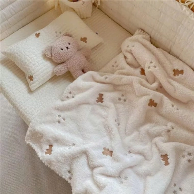 Chăn lông tuyết thêu viền sò phong cách Hàn Quốc, họa tiết dễ thương, giảm giá 195.000₫ (giá gốc 249.600₫)