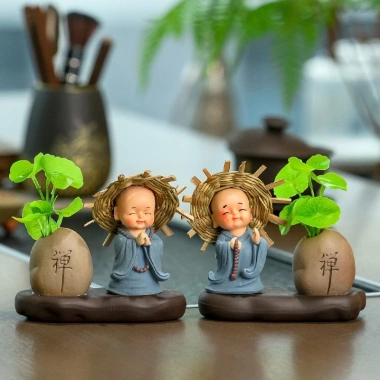 Chậu cây giả mini Tài Lộc kèm tượng Chú tiểu chắp tay Tiệm An Yên để bàn, trang trí, quà tặng, giá ưu đãi chỉ 90.000 VND 2 Chậu cây giả mini Tài Lộc kèm tượng Chú tiểu chắp tay Tiệm An Yên để bàn, trang trí, quà tặng, giá ưu đãi chỉ 90.000 VND 2