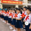 Chong chóng nhựa 4 cánh sao vàng – Cầm tay, treo dây, học sinh, kỷ yếu, Tết 2.026 Bính Ngọ – 45.000₫ 2