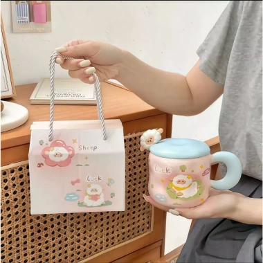 Cốc sứ Ly 450ml Nắp hình con cừu + Muỗng, Quà tặng an toàn cho nước nóng - Giá 104.000đ