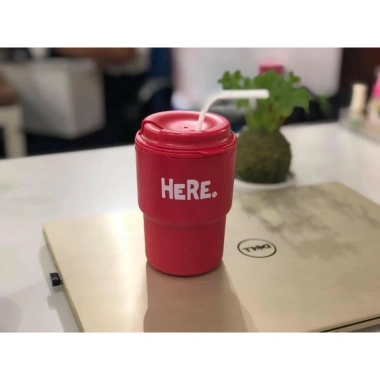 Cốc uống nước nhựa chịu nhiệt, nắp xoay đa năng, có lỗ cắm ống hút, giá 38.000đ