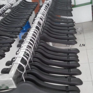Combo 10 Móc Treo Quần Áo Nhựa cho Gia Đình và Shop Thời Trang - 12.000đ 9
