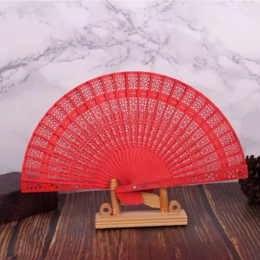 Combo 10 quạt gỗ và quạt màu trang trí - Giá chỉ 85.000 VND, tiết kiệm hơn 18%