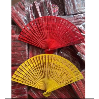 Combo 10 quạt gỗ và quạt màu trang trí - Giá chỉ 85.000 VND, tiết kiệm hơn 18% 4 Combo 10 quạt gỗ và quạt màu trang trí - Giá chỉ 85.000 VND, tiết kiệm hơn 18% 4